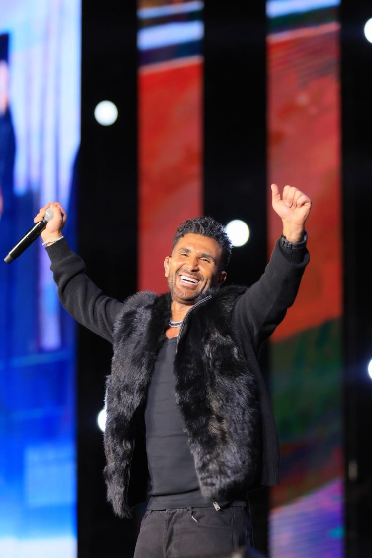 أحمد سعد يختتم «شتاء مدينتي» بحفل كامل العدد ويصعد بأولاده الصغار على المسرح