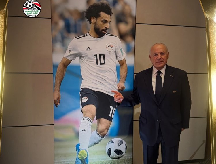 رئيس اتحاد الكرة يطمئن على صلاح قبل كأس العالم