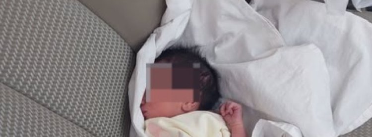 “لغز السيارة الحمراء”.. سيدة تتخلص من رضيعة فجراً داخل كشك في التجمع