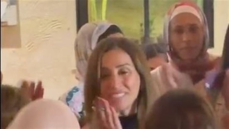 دينا الشربيني تحتفل بنجاح اتنين غيرنا مع أطفال جمعية خير وبركة