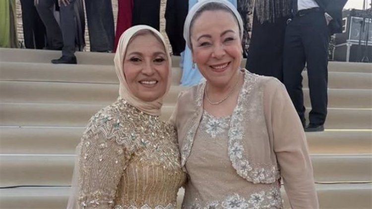 نهاد أبو القمصان تهنئ  هبة قطب  بزفاف ابنتها في أجواء ساحرة بسقارة