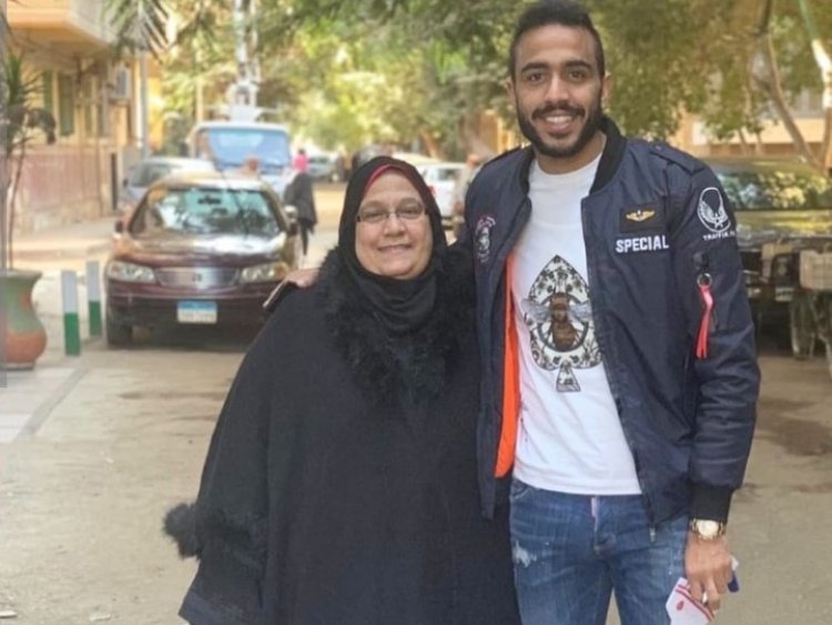 كهربا يطلب الدعاء لوالدته بعد تعرضها لوعكة صحية