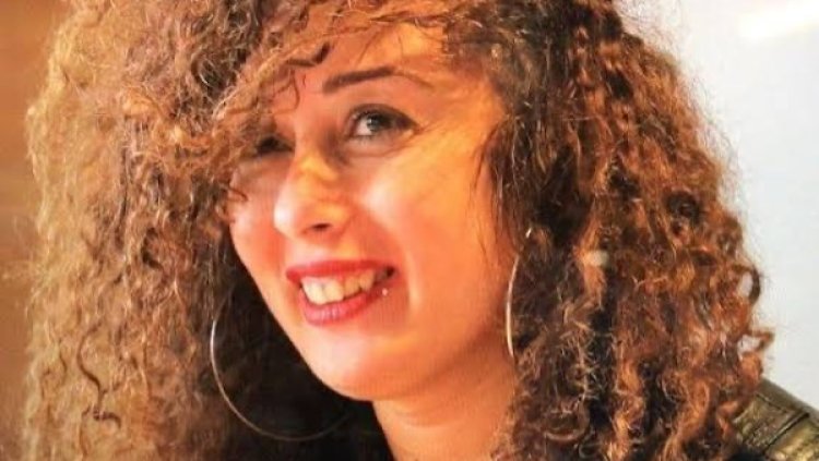 المخرجة آيتن أمين تعلن وفاة والدتها