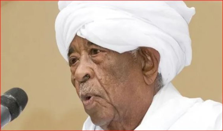 عن عمر ناهز 96 عامًا.. وفاة عميد الصحافة السودانية محجوب صالح بالقاهرة