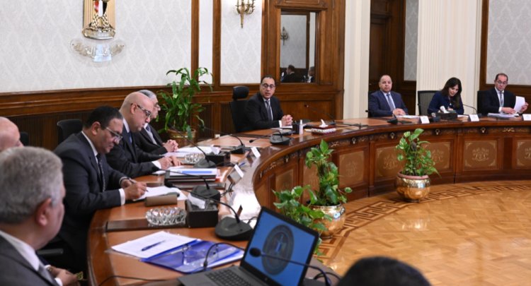 عاجل..             على عكس ما يتردد.. مصدر بحكومة مدبولي: لا اجتماعات طارئة لتقديم الاستقالة ونمارس عملنا بشكل طبيعي