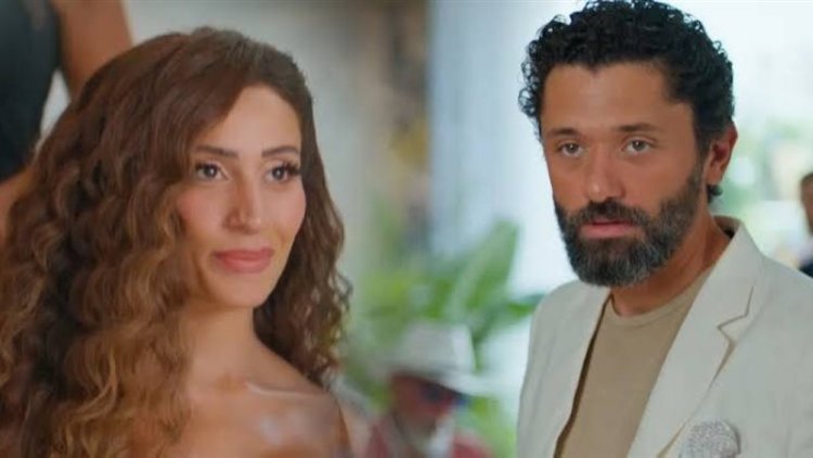 بعد الصلح مع زوجته .. كريم محمود عبدالعزيز يلغي متابعة دينا الشربيني