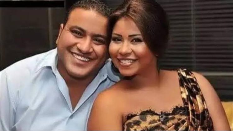 «نصاب وحرامي» .. شقيق شيرين عبد الوهاب يحذرها من مدير أعمالها السابق