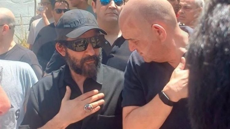 خالد منتصر ينتقد إثارة الجدل حول صلاة أحمد حلمي في جنازة والدته