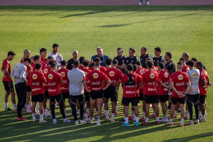 "حافظوا على تاريخ النادي".. الخطيب يحفز لاعبي الأهلي قبل عودة الدوري