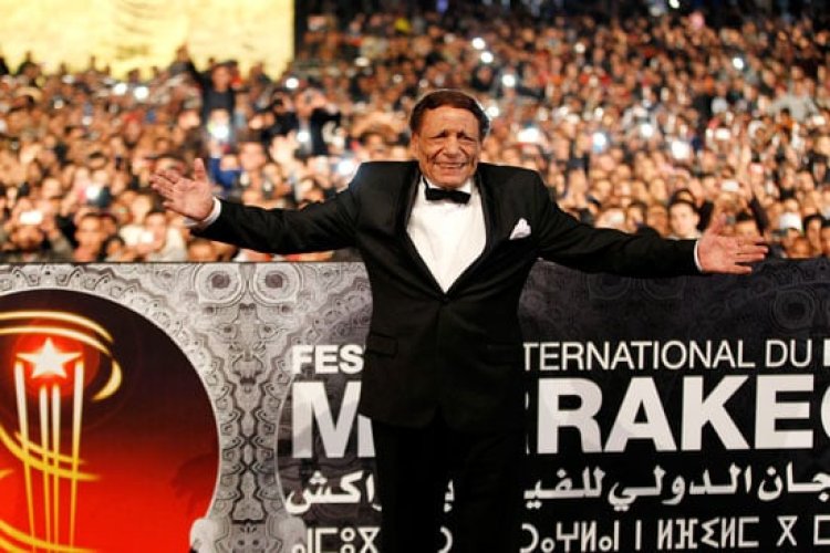نظراً لأحواله الصحية.. أسرة عادل إمام تكتفي بالاحتفال بعيد ميلاده مع العائلة دون مشاركة الأصدقاء من الوسط الفني 