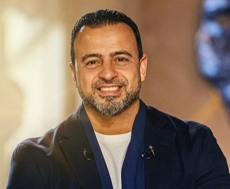 مصطفى حسني يوضح حقيقة الحزن على فقدان الأحبة