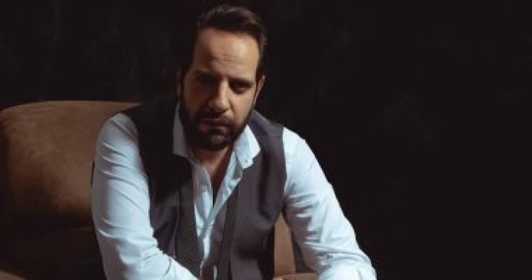 أحمد أمين يعلن نفاد تذاكر ستاند آب كوميدي مين أمين في القاهرة خلال 10 ساعات