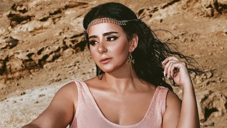 وفاة والد الفنانة إيمان سلامة.. والفنانة تطلب الدعاء له