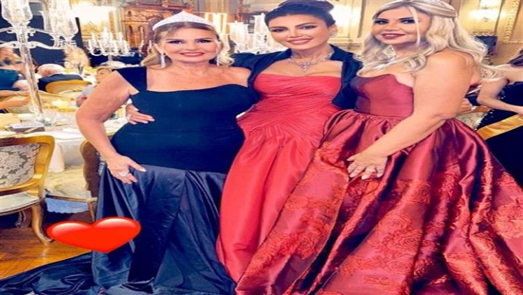 ريهام حجاج تتوسط بوسى شلبى ويسرا فى حفل الجراند بول بقصر عابدين