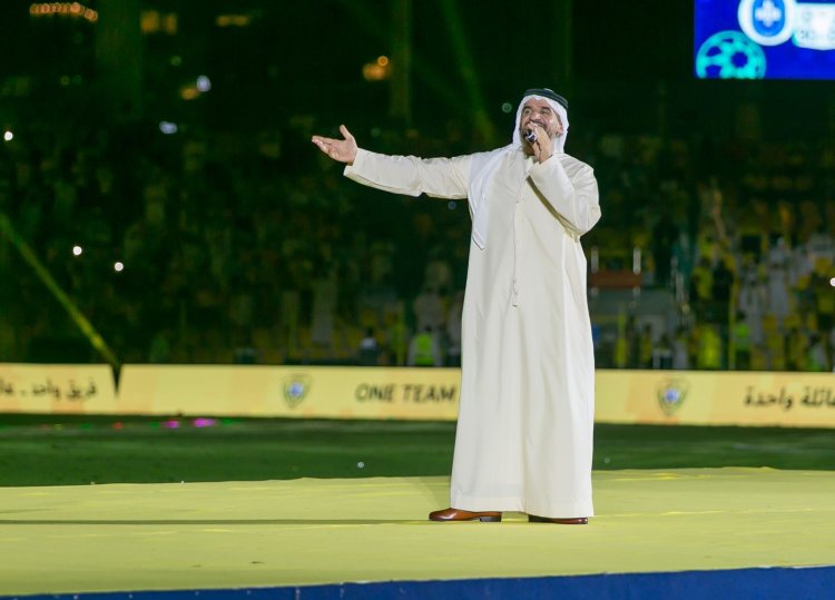 حسين الجسمي يحتفل ويبهج الجماهير بثنائية نادي الوصل الإماراتي "الدوري والكأس"