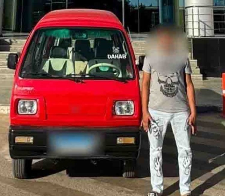 ضبط قائد سيارة نفذ حركات استعراضية خطرة بالطريق السياحي بأكتوبر دون رخصة قيادة