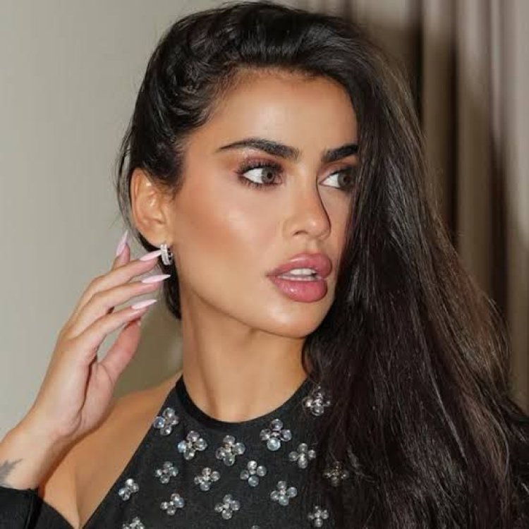 البلوجر يومي: "ليس كل ما يلبسه المشاهير براند حقيقي.. أحيانًا نشتري ملابس مقلدة"