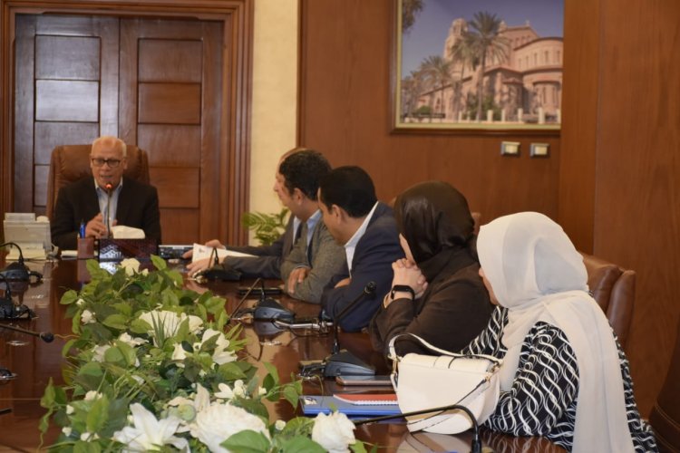 محافظ بورسعيد يستعرض إنجازات الدولة على أرض المحافظة