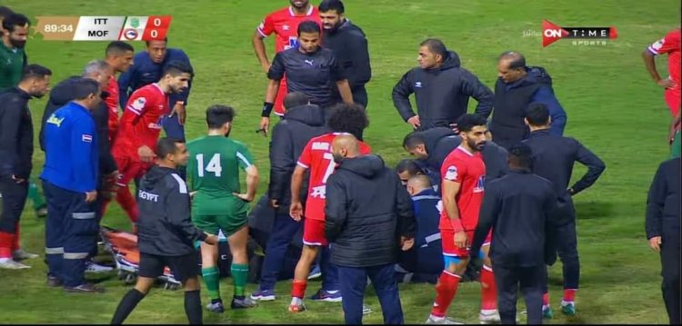 سقط مغشيا عليه.. نقل لاعب فيوتشر للمستشفى خلال مباراة الاتحاد السكندري