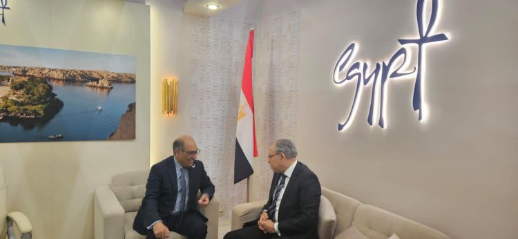 سفير مصر في موسكو يزور الجناح المصري بمعرض MITT السياحي