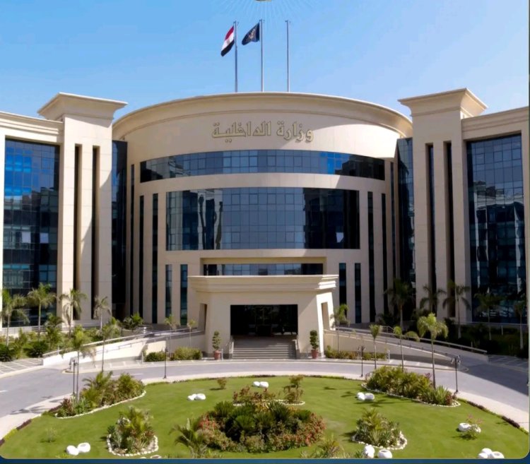 الداخلية تكشف زيف فيديو "المكالمة الإباحية" المنسوب لأحد ضباطها: "مفبرك والضابط بالمعاش"