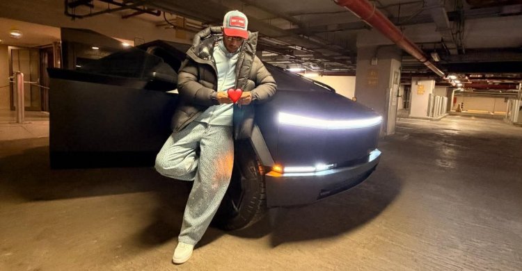 بعربية فارهة.. محمد رمضان يشعل السوشيال ميديا ويستعرض أحدث مقتنياته