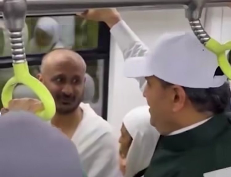 وزير النقل السعودي يشارك الحجاج رحلة قطار المشاعر ويفاجئ أحدهم: «أنا صالح الجاسر»