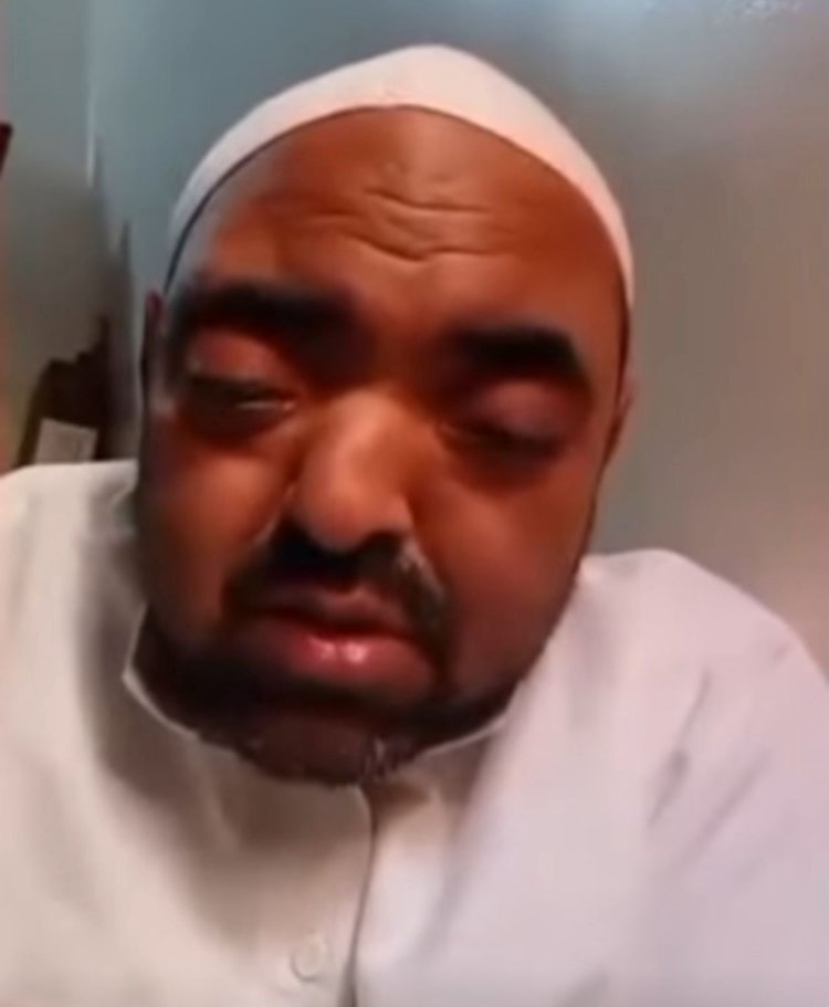 مواطن مصري يبكي بسبب التنمر عليه  وأولاده: هو انا خلقت نفسي