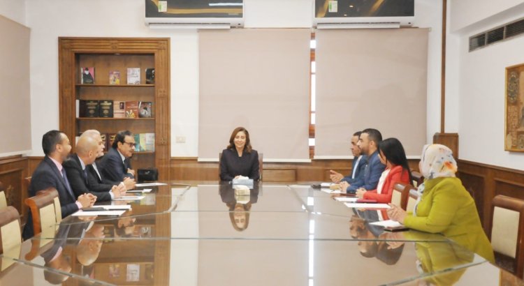 وزيرة الثقافة تلتقي بمجلس إدارة اتحاد الناشرين المصريين لبحث سبل التعاون