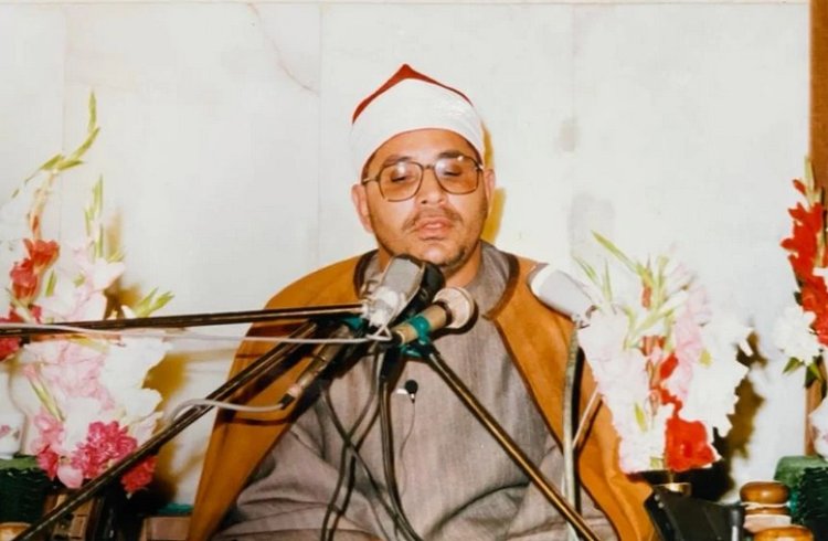 القارئ محمود الشحات أنور يرثي والده بكلمات مؤثرة في ذكرى رحيله الـ18