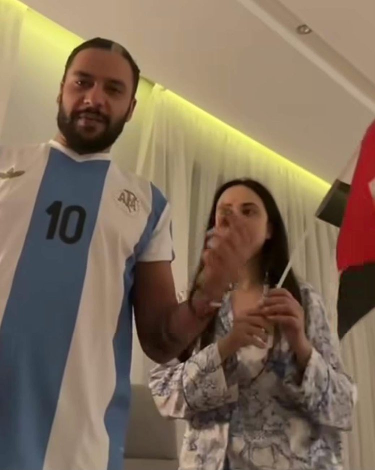 زوج  آية سماحة يثير غضب الجمهور ويرتدي قميص منتخب الأرجنتين
