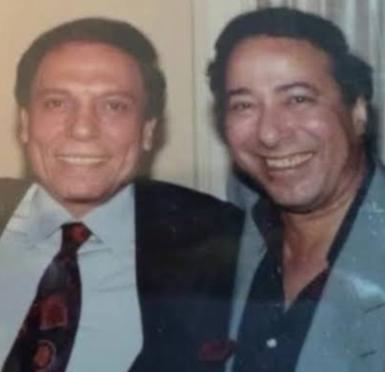 عادل إمام والسعدني.. حكاية «رفقاء السلاح» من مدرجات «زراعة» إلى عرش الفن