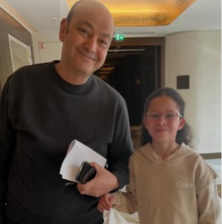 حنان الأب.. أول ظهور لـ آسيا الإبنة الصغرى للإعلامي عمرو أديب