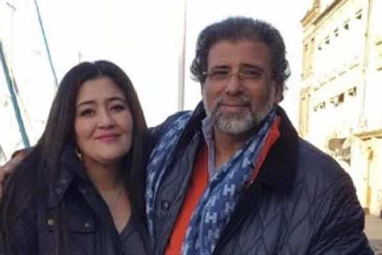 من القاهرة .. الفنانة التشكيلية شاليمار شربتلى تنشر صورة رومانسية مع زوجها المخرج خالد يوسف