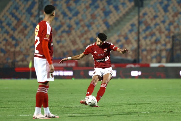 باقي 4 نقاط على حسم الدوري.. الأهلي يفوز على "البنك" بهدف وسام أبو علي