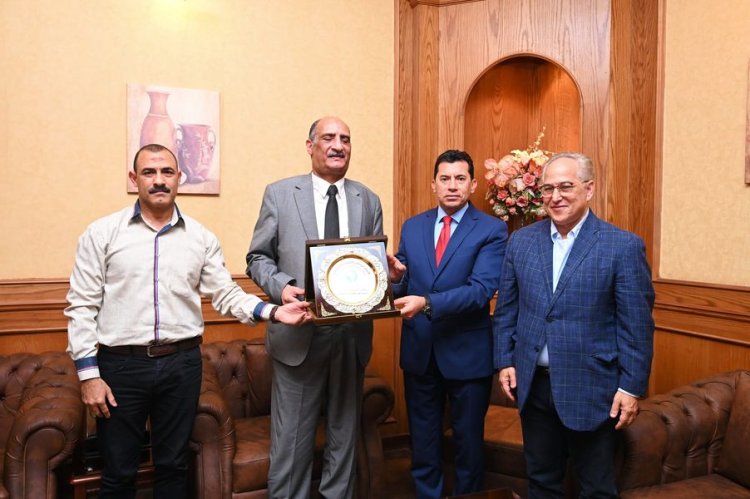 وزير الرياضة يلتقي رئيس الاتحاد الرياضي للمكفوفين لمناقشة آخر مستجدات المشاركة بدورة الألعاب البارالمبية