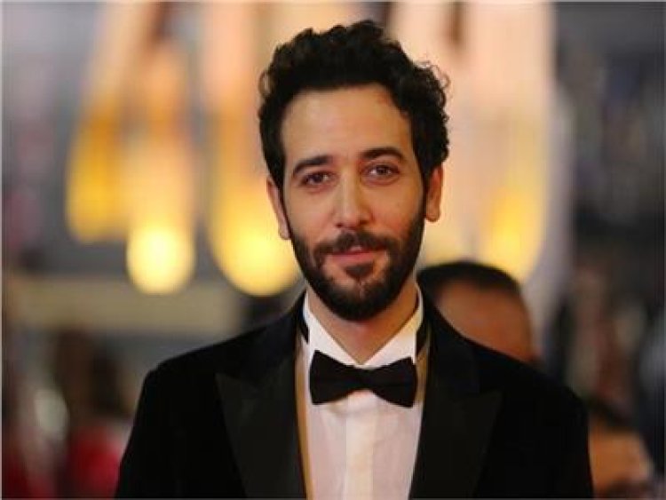 بين كواليس الشخصية وأزمة التأجيل.. كريم قاسم يروي رحلة فيلم «القصص» من قرطاج إلى الأقصر