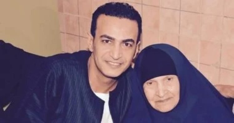 سمسم شهاب يعلن وفاة والدته