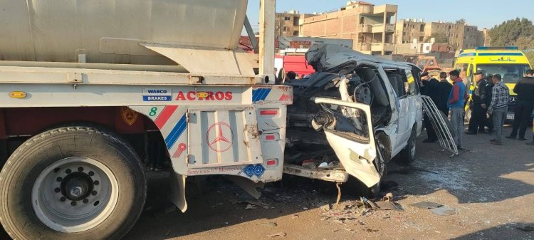 مصرع وإصابة 21 شخصا فى حادث تصادم بين تريلا وميكروباص بطريق مصر اسكندرية الصحراوي 