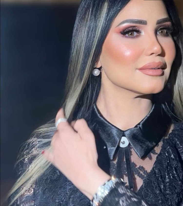 بإطلالة تفيض بالأنوثة.. إيناس عز الدين تبهر متابعيها بفستان أسود جذاب وتصفيفة شعر ناعمة