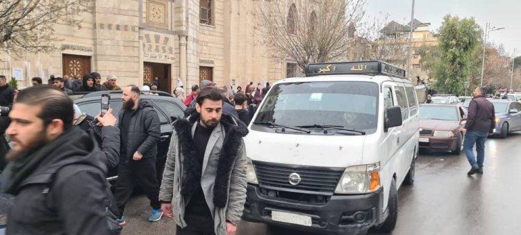 تشييع جثمان إنجي مراد وسط غياب نجوم الفن السوري (صور)