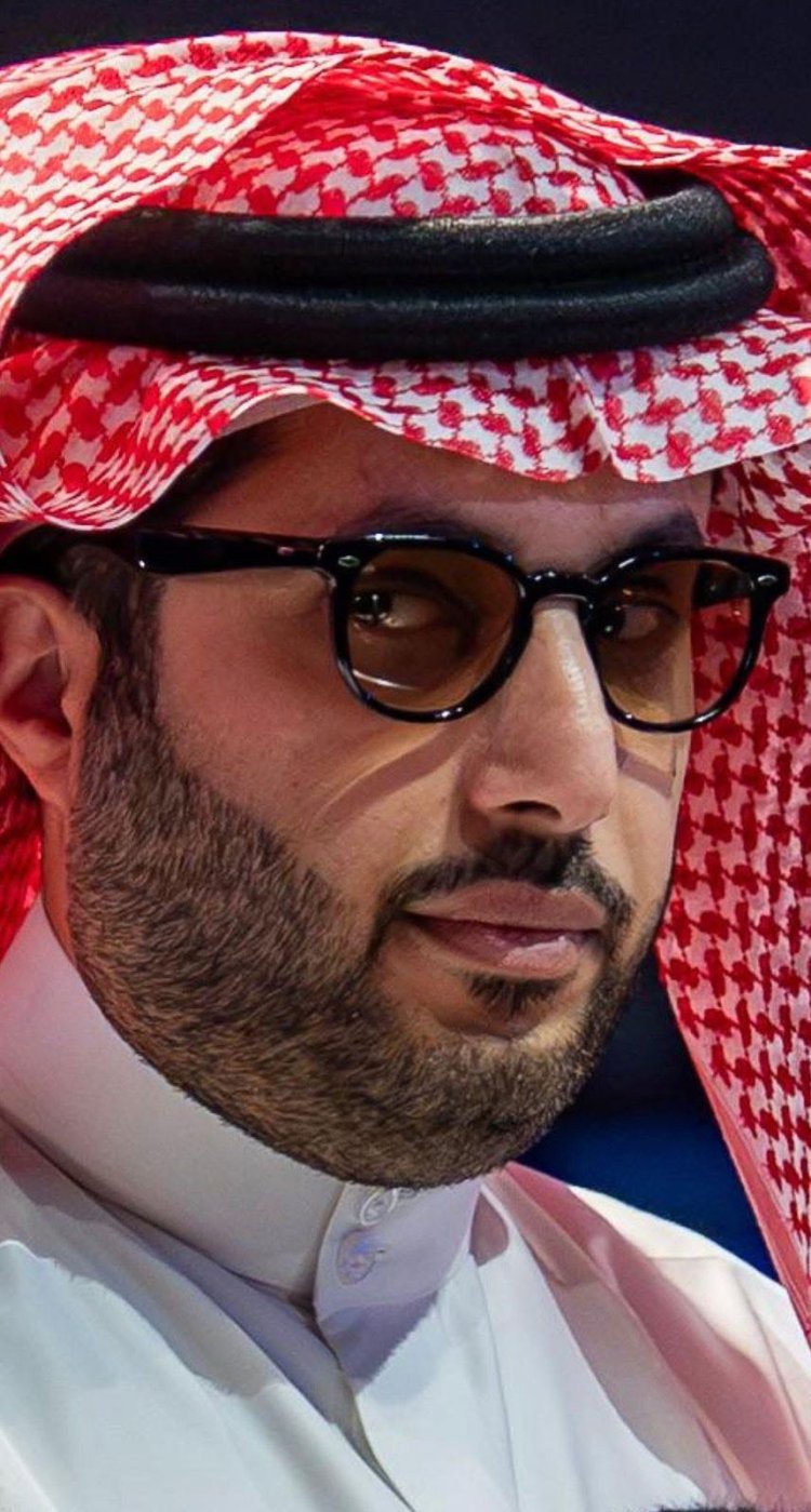 بعد ظهوره في «البوليفارد».. تركي آل الشيخ يعلّق مازحًا: «نظرتي للمخرج لما قال لي عيد»