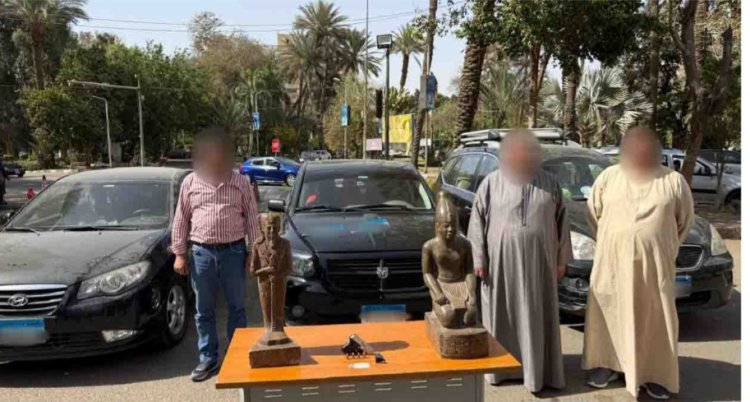 إحباط محاولة شخصين بيع تمثالين من الجرانيت عقب إيهام مواطن أنها قطع أثرية بالقاهرة
