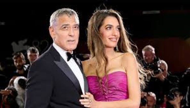 جورج كلوني مصورًا في مهرجان البندقية السينمائي.. وفيلم Jay Kelly يخطف الأنظار