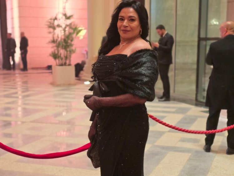 بأقل التفاصيل.. صفوة تخطف القلوب بفستان أسود وعقد رقيق