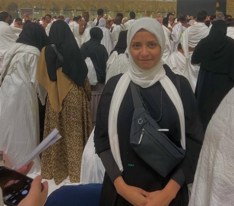 سهر الصايغ تؤدي مناسك العمرة وتشارك جمهورها لحظات روحانية أمام الكعبة