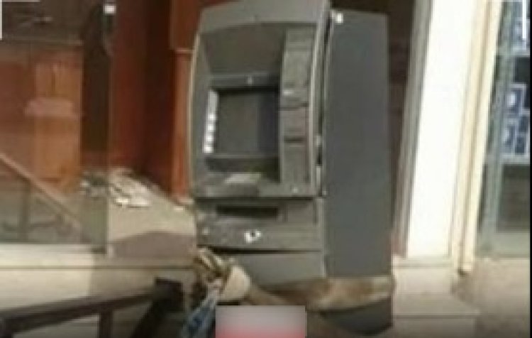 “استخدموا صاروخ”..القبض على عاملين بعد محاولتهما سرقة ماكينة  atm  بالشيخ زايد 
