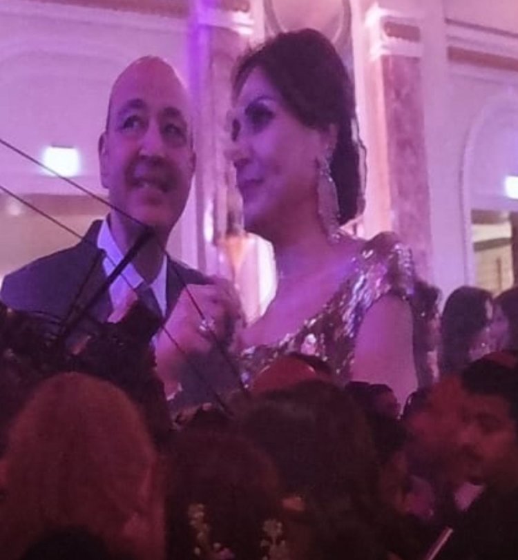 خاص العاصمة .. صورة جديدة تجمع بين  الإعلامي عمرو أديب وسيدة الأعمال دينا طلعت