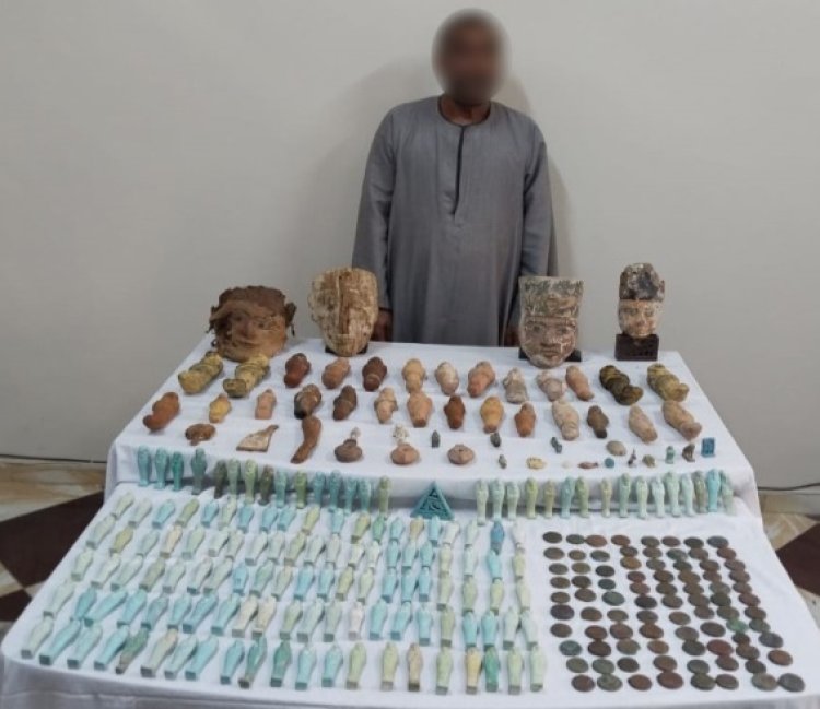 ضبط 277 قطعة أثرية بحوزة شخص بالمنيا بقصد الاتجار