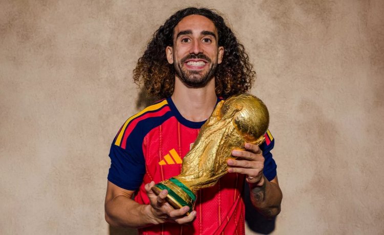 وشم لمدرب إسبانيا.. كوكوريلا يفي بوعده بعد التتويج بكأس العالم